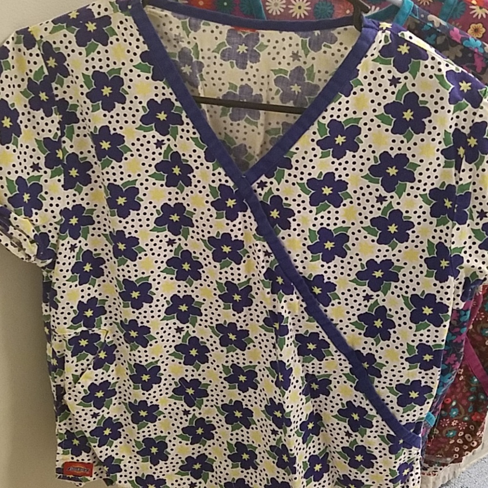 Lot of 8 Dickies scrub/uniform tops size S-XS - Picture 3 of 8